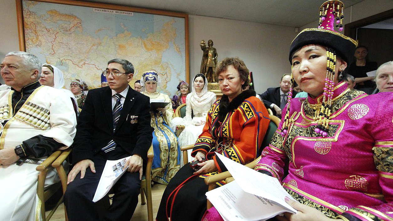  Круглый стол на тему: "Государственная языковая политика Российской Федерации: состояние и перспективы". 