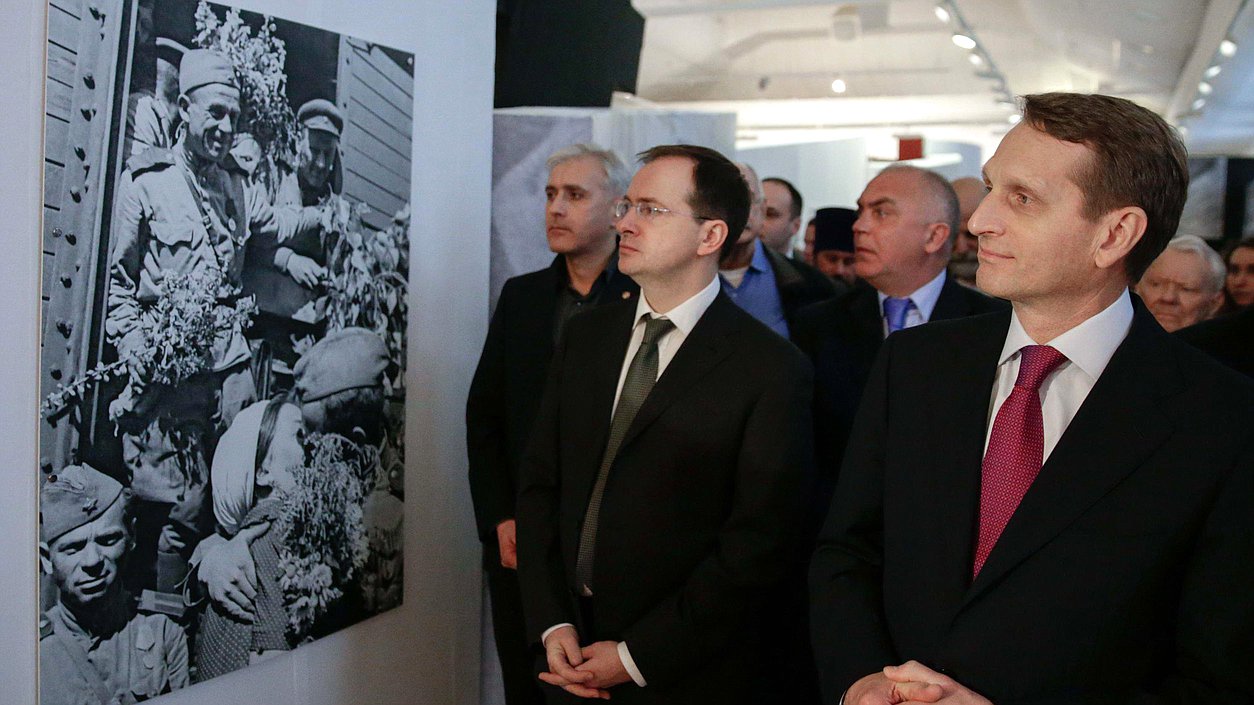 Открытие выставки "Помни. Преступления нацизма. Освободительная миссия Красной армии в Европе".