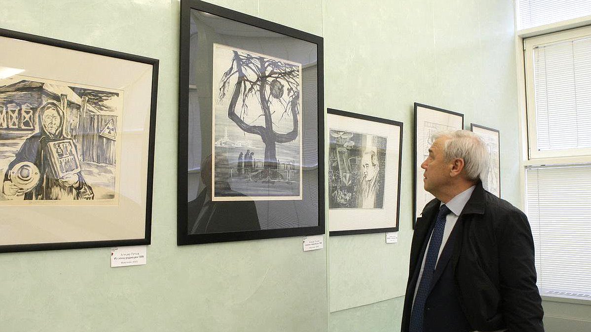 Открытие персональной выставки Алишера Пяткова "Герои атомного фронта. Место подвига-Чернобыль".