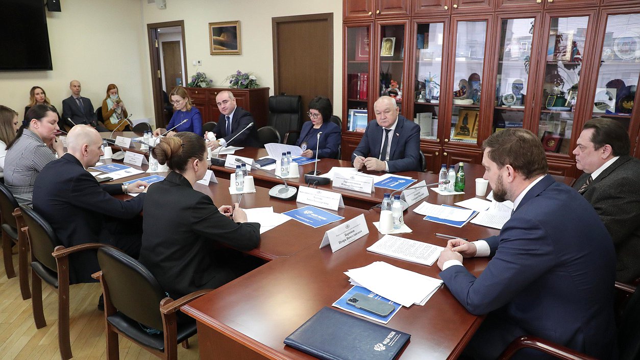 Заседание Комитета по делам национальностей с участием руководителя Федерального агентства по делам национальностей Игоря Баринова