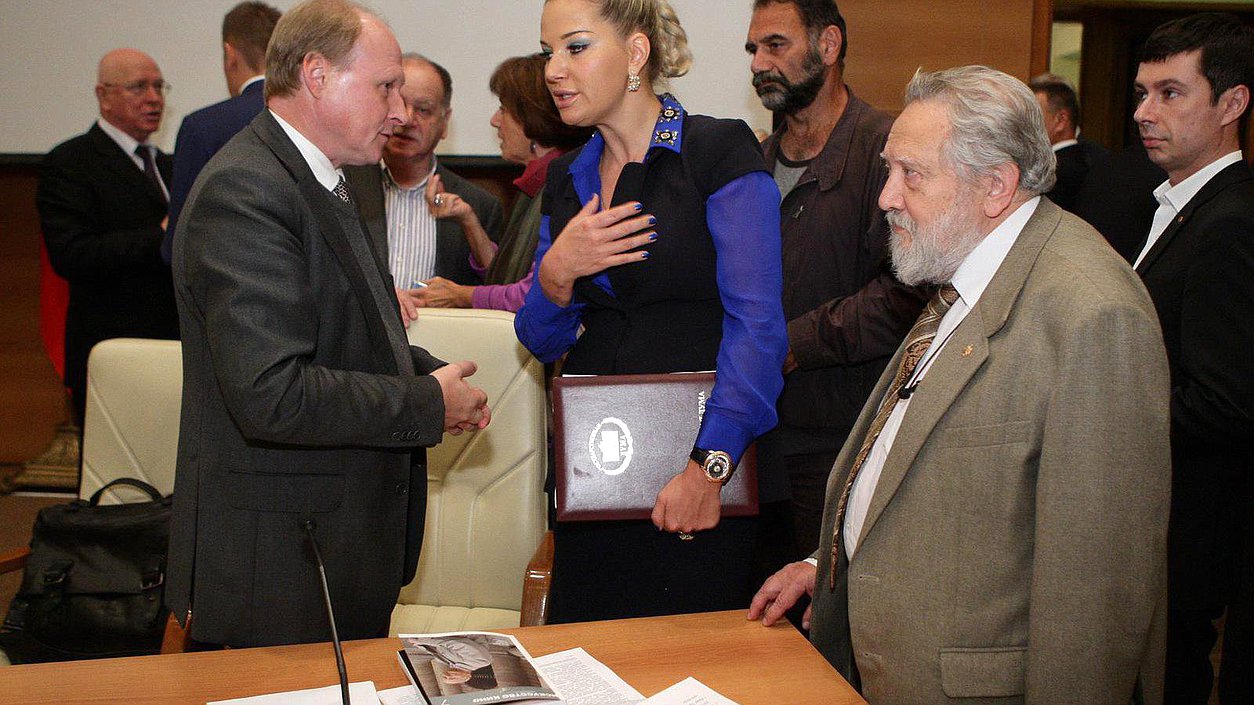   Парламентские слушания Комитета Государственной Думы по культуре на тему "О проекте Основ государственной политики и Ежегодном государственном докладе о состоянии культуры в Российской Федерации".