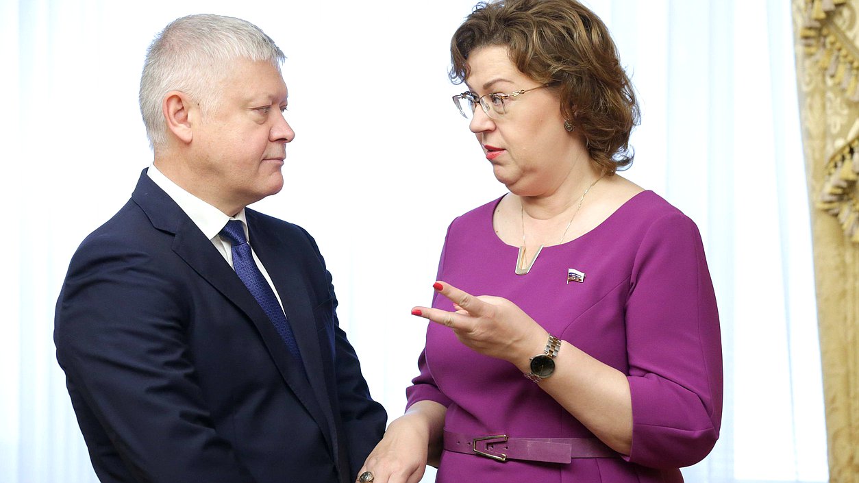 Chairman of the Committee on Security and Corruption Control Vasilii Piskarev and Deputy Speaker of the State Duma Olga Epifanova