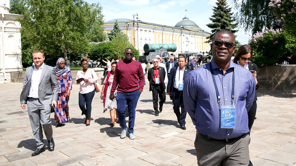 Participants of the International Forum “Development of Parliamentarism” visited the Moscow Kremlin