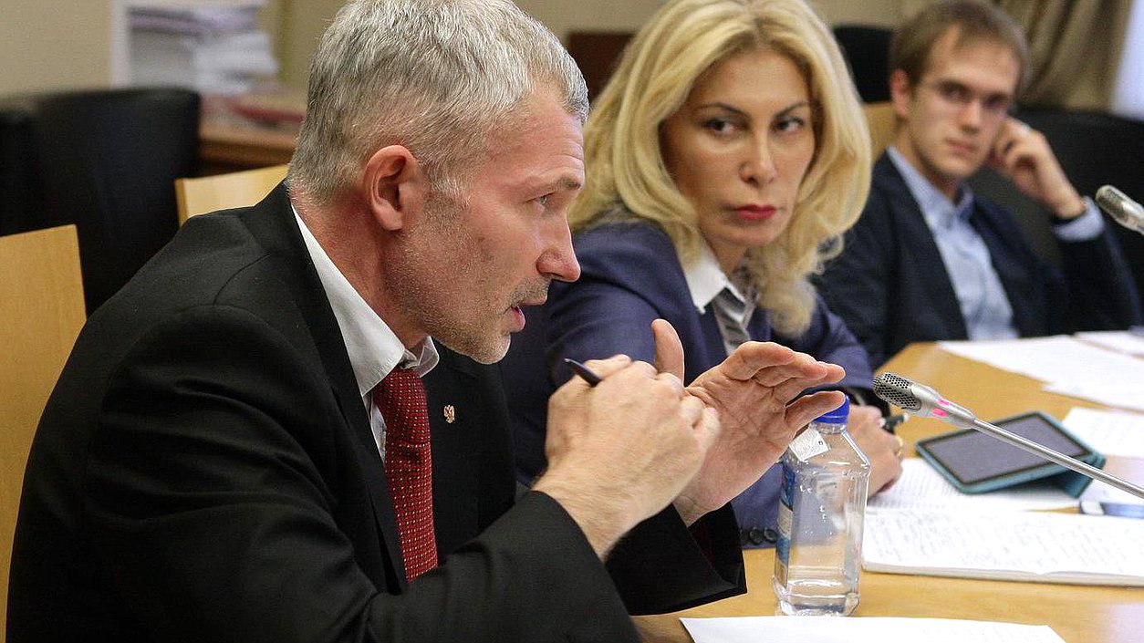   Круглый стол по вопросу законопроекта "О промышленной политике в Российской Федерации"