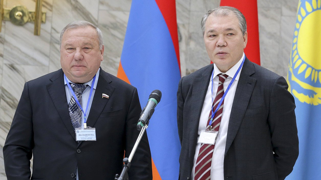 Chairman of the Committee on Defence Vladimir Shamanov and Chairman of the Committee on Issues of the Commonwealth of Independent States and Contacts with Fellow Countryman Leonid Kalashnikov