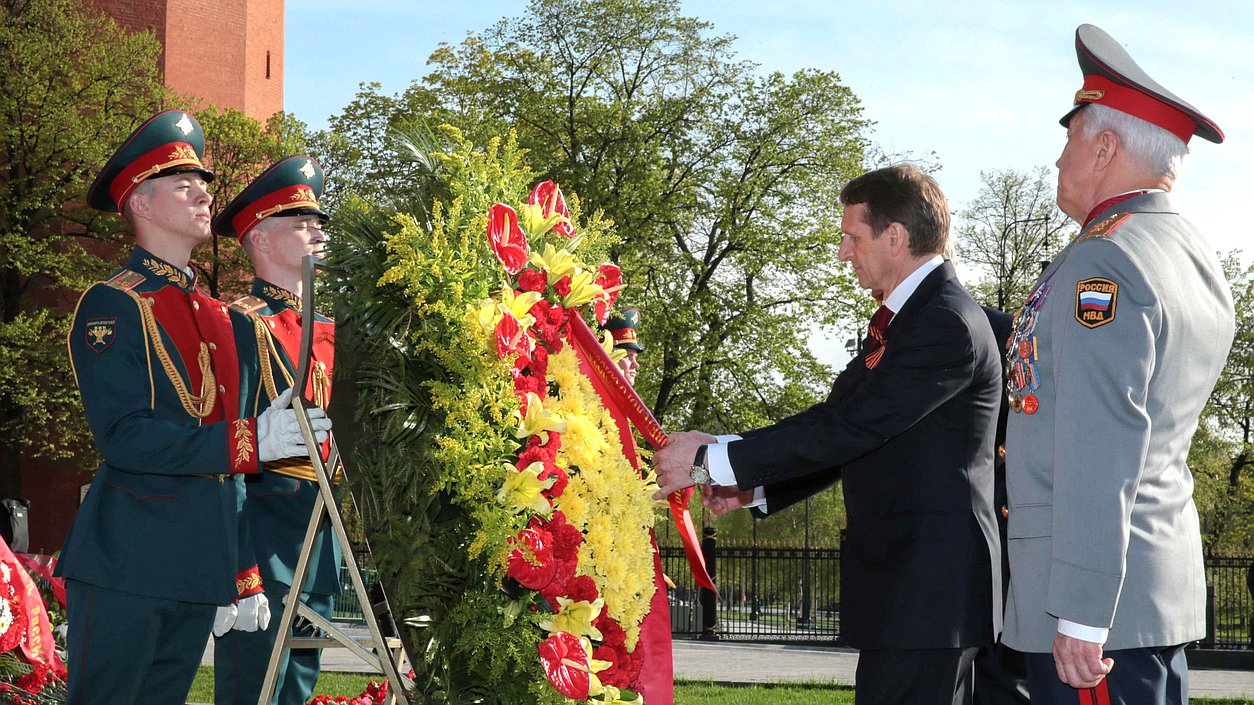 Церемония возложения венков к Могиле Неизвестного солдата у Кремлевской стены и памятнику Г.К.Жукову.