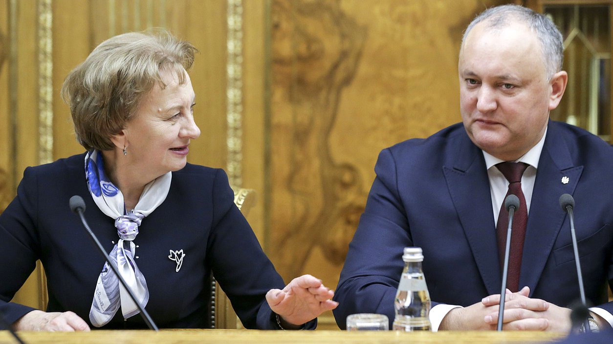 Leader of the Party of Socialists of the Republic of Moldova Zinaida Greceanîi and President of the Republic of Moldova Igor Dodon