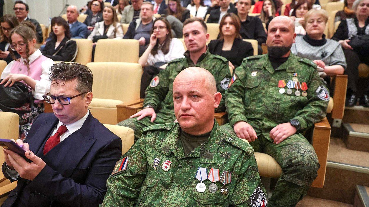 Показ первой серии документального фильма «У края бездны» («Прорыв к центру»)