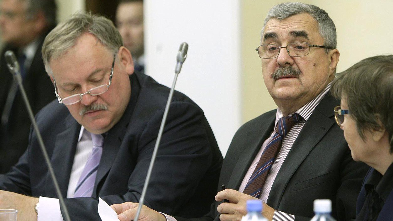 Круглый стол Комитета Государственной Думы по международным делам на тему "Проблема "неграждан" в Латвии и Эстонии".