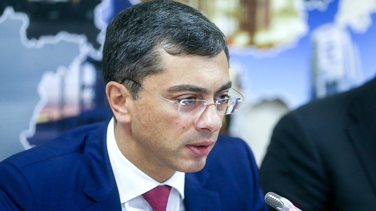 Первый заместитель Председателя Комитета по экономической политике, промышленности, инновационному развитию и предпринимательству Владимир Гутенев