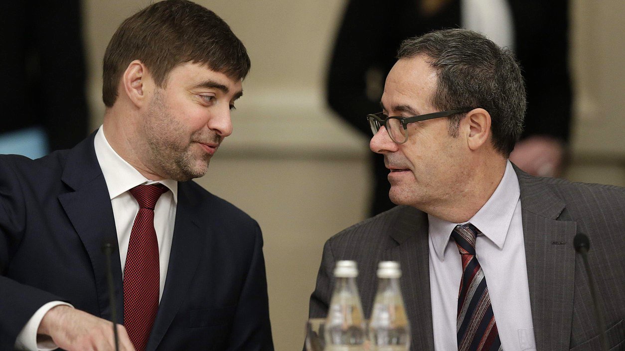 Международный круглый стол на тему "Пути преодоления кризиса доверия в Европе".