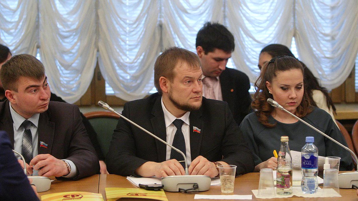 Круглый стол на тему: "Проблемы и задачи сотрудничества Российской Федерации с Донецкой Народной Республикой и Луганской Народной Республикой в сфере образования".