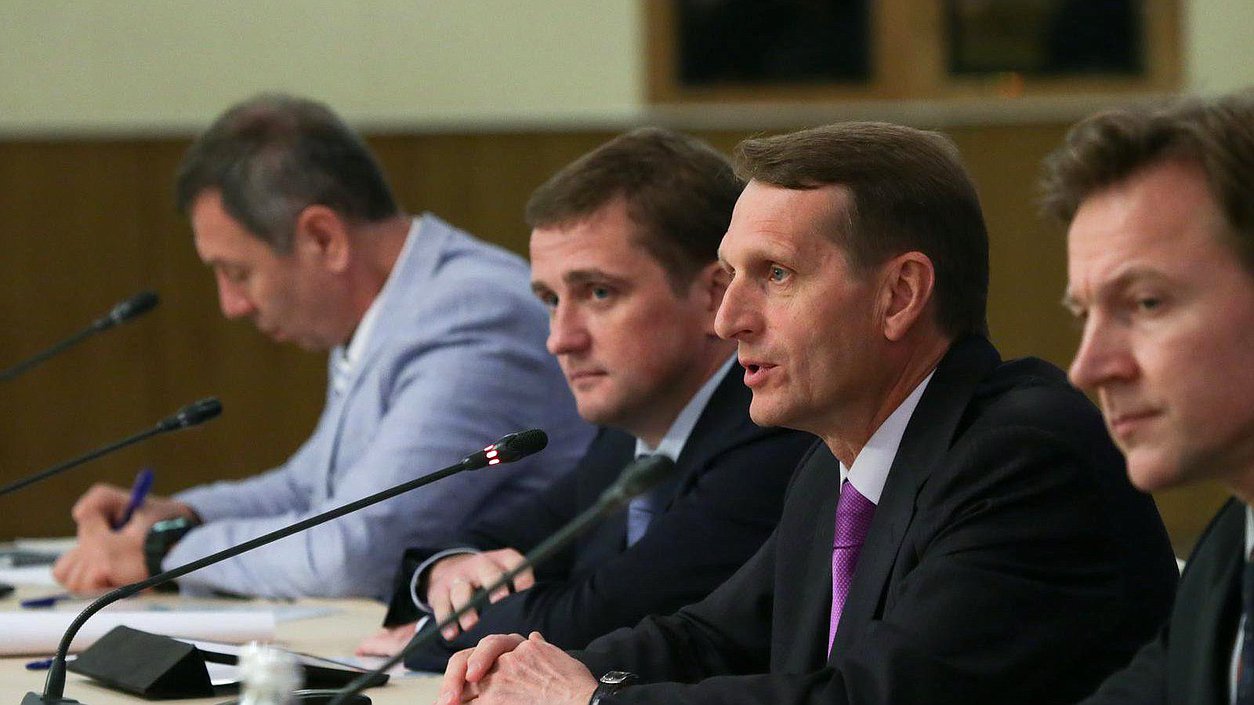  "Открытая трибуна" по теме о Кризисе доверия между Россией и Европой.