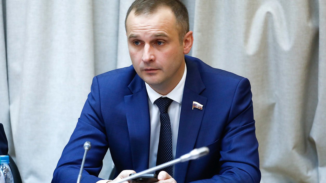 Председатель Комитета по охране здоровья Сергей Леонов