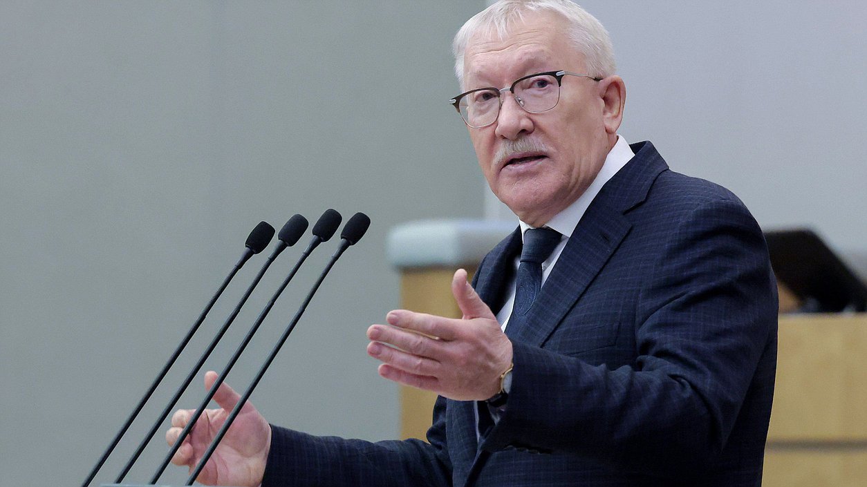 Председатель Комитета по контролю Олег Морозов