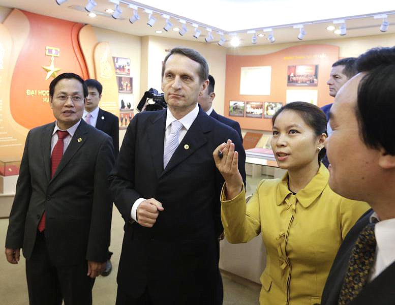 Встреча со студентами и преподавателями Вьетнамского национального университета.