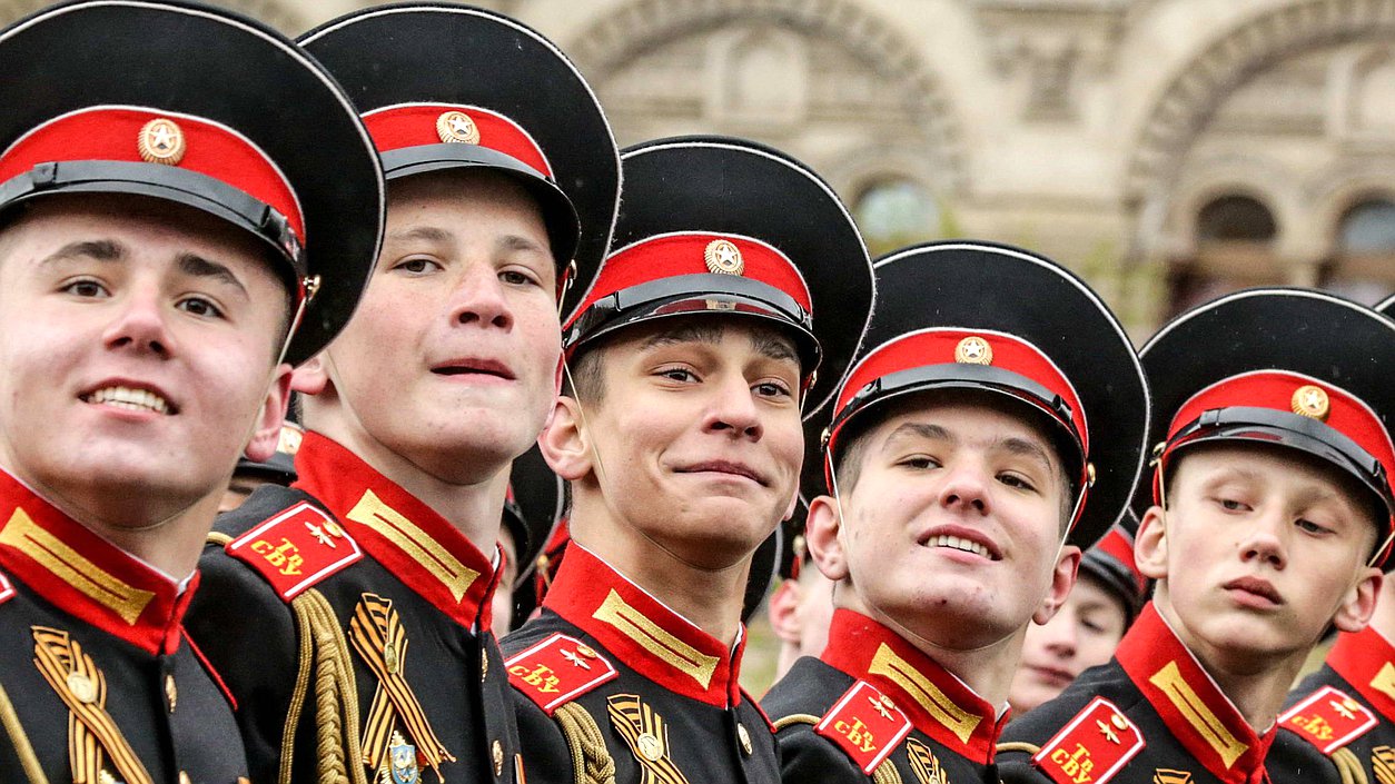 Во время военного парада, посвященного 72-й годовщине Победы в Великой Отечественной войне. Автор фото: Анна Исакова/Фотослужба Государственной Думы