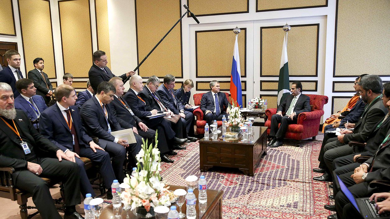 Встреча Председателя Государственной Думы Вячеслава Володина с Председателм Национальной Ассамблеи Исламской Республики Пакистан Сардаром Садиком. Автор фото: Марат Абулхатин/Фотослужба Государственной Думы