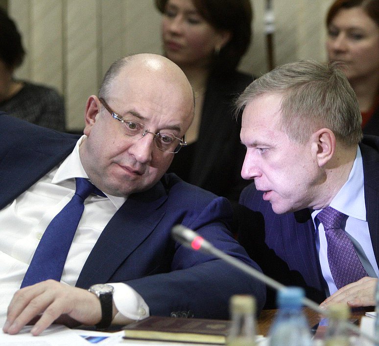 Заседание секции на тему "Аксиологические и онтологические парадигмы в управлении государством и обществом".