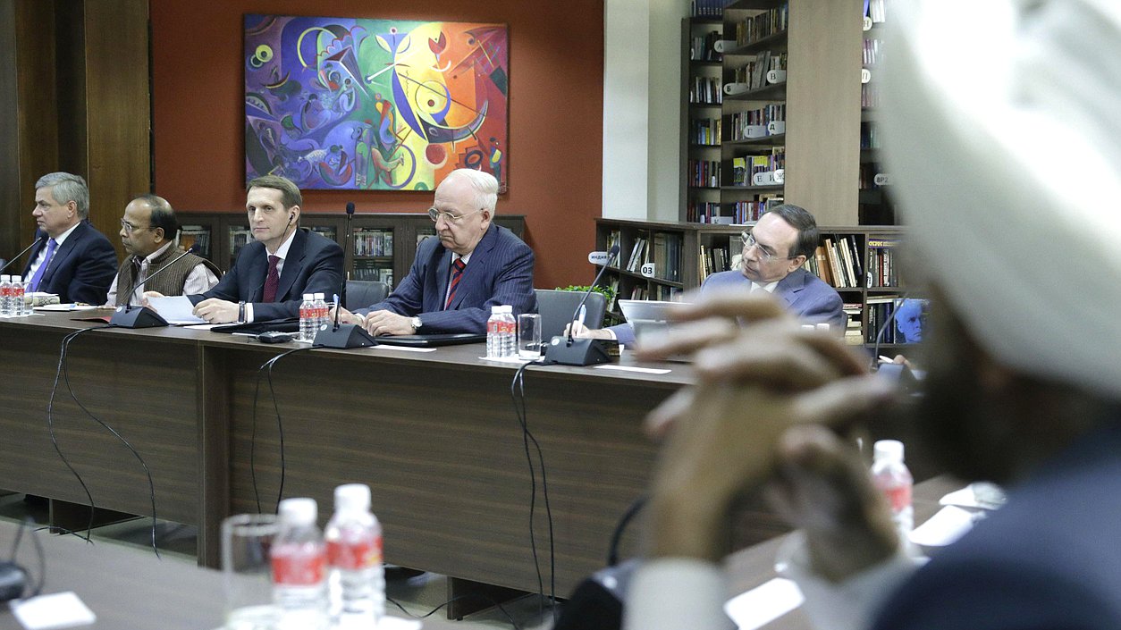 Официальный визит Председателя Государственной Думы Федерального Собрания Российской Федерации С.Е. Нарышкина в Республику Индию. Круглый стол по историко-культурным аспектам отношений между Россией и Индией. 