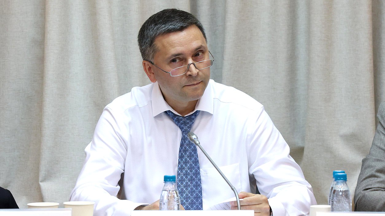 Председатель Комитета по экологии, природным ресурсам и охране окружающей среды Дмитрий Кобылкин