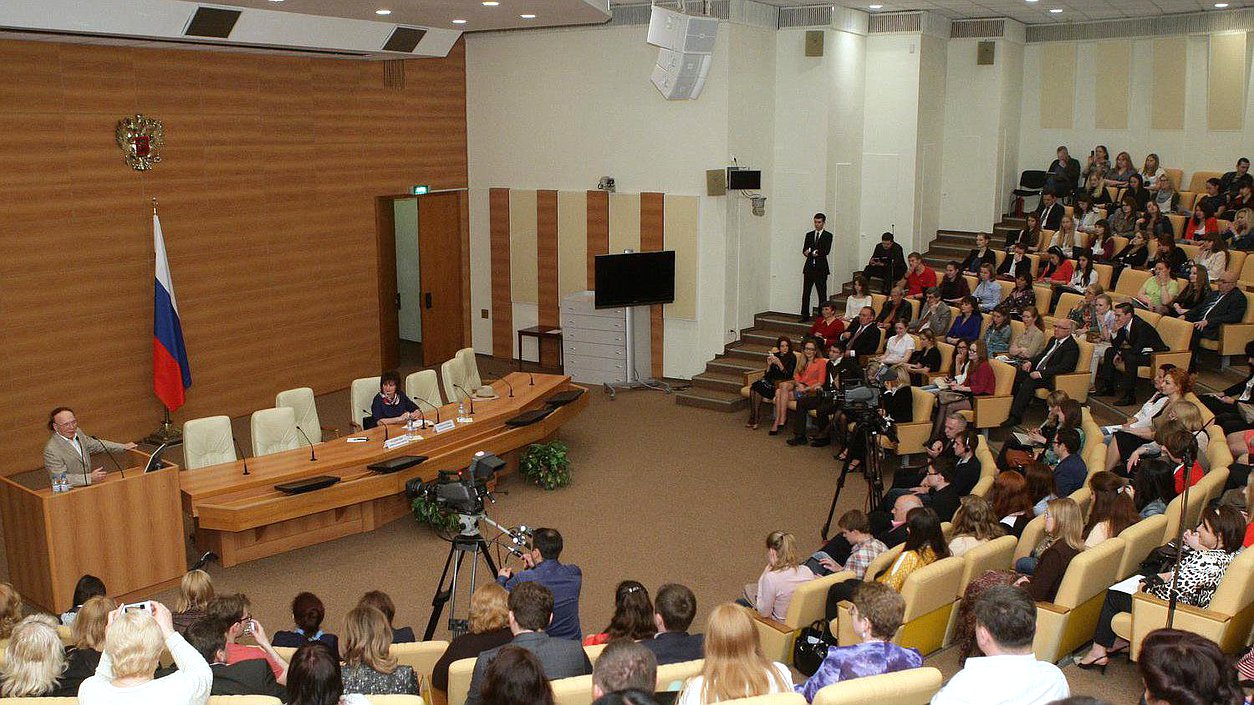 Лекция Эдварда Радзинского.