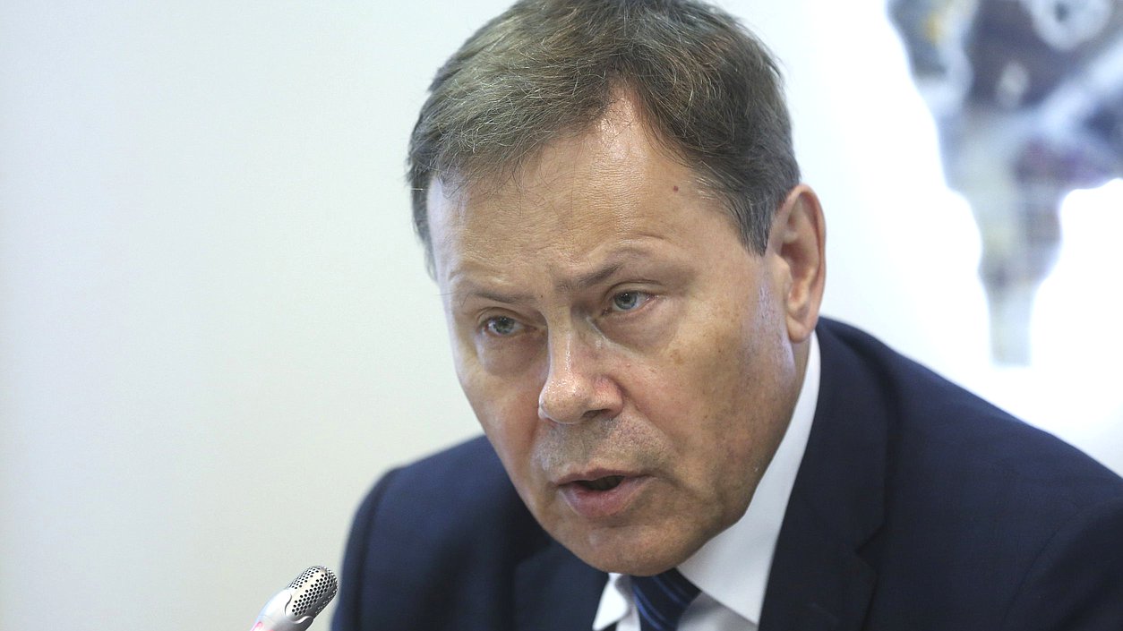 Первый заместитель Председателя Комитета по экономической политике, промышленности, инновационному развитию и предпринимательству Николай Арефьев