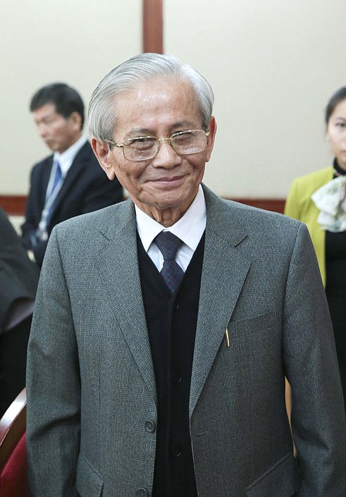 Круглый стол с участием членов Вьетнамского исторического общества. Фан Хий Ле, председатель Вьетнамского исторического общества, профессор истории.