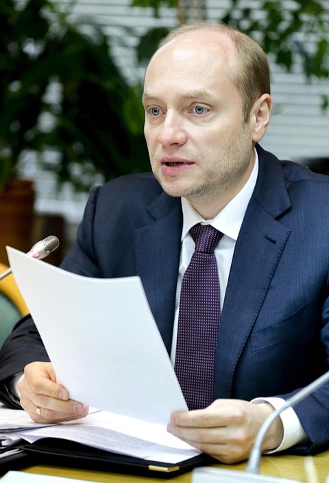 Министр Минвостокразвития России Александр Галушка на заседании.