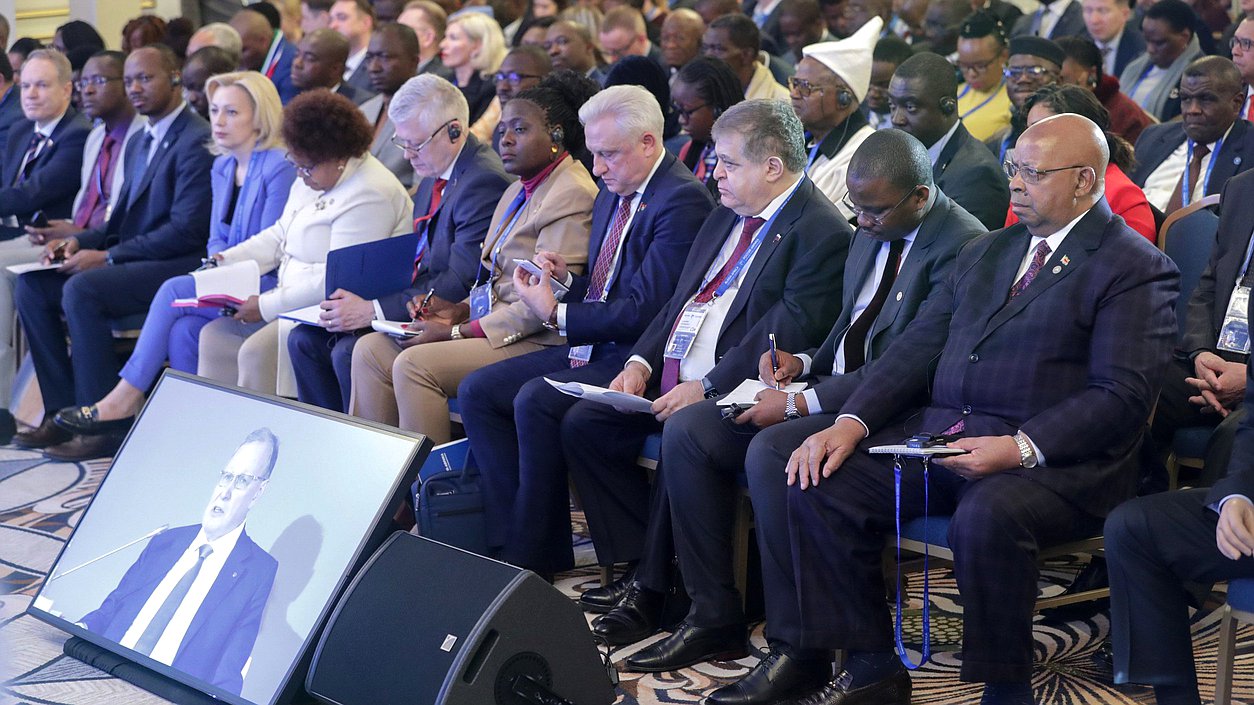 Круглый стол «Неделимая безопасность: возможности и вклад парламентариев» в рамках II Международной парламентской конференции «Россия — Африка»