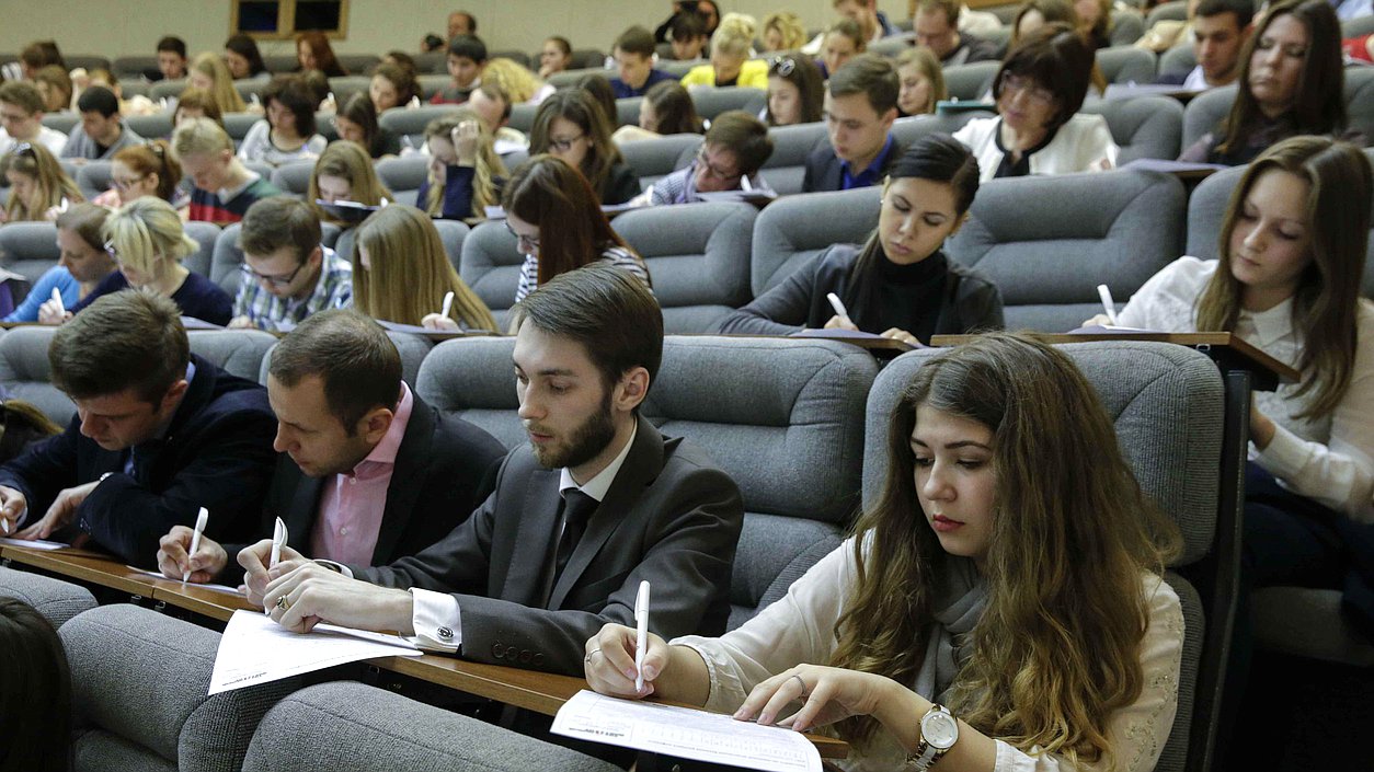 Председатель Государственной Думы С.Е. Нарышкин принял участие в международной образовательной  акции "Тотальный диктант".