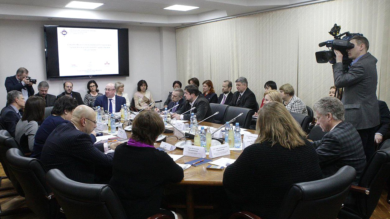 Заседание секции на тему "Аксиологические и онтологические парадигмы в управлении государством и обществом".