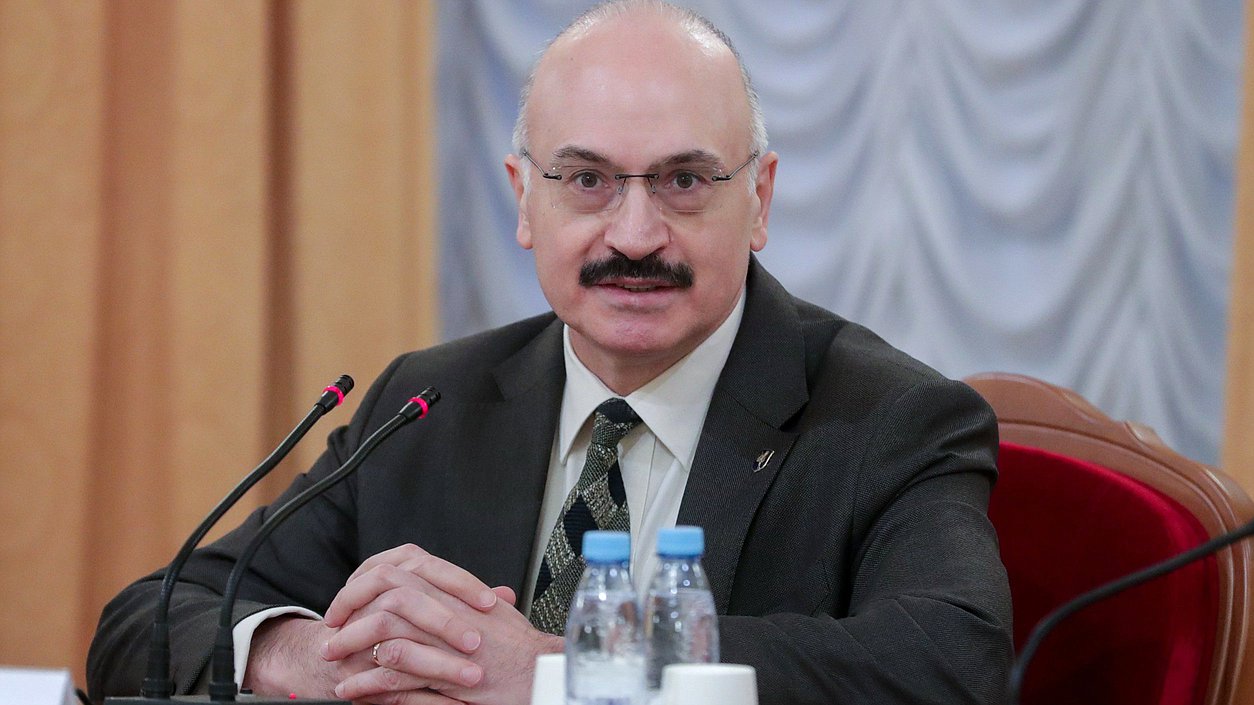 Председатель Комитета по науке и высшему образованию Сергей Кабышев