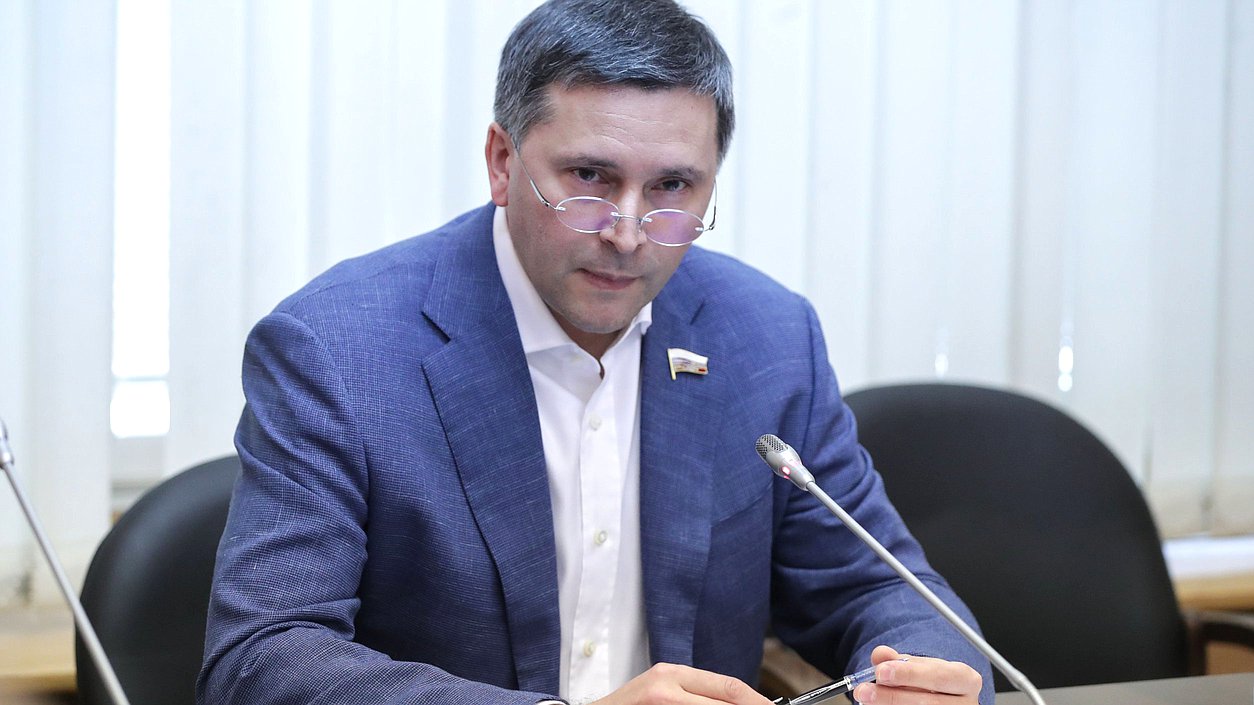 Председатель Комитета по экологии, природным ресурсам и охране окружающей среды Дмитрий Кобылкин