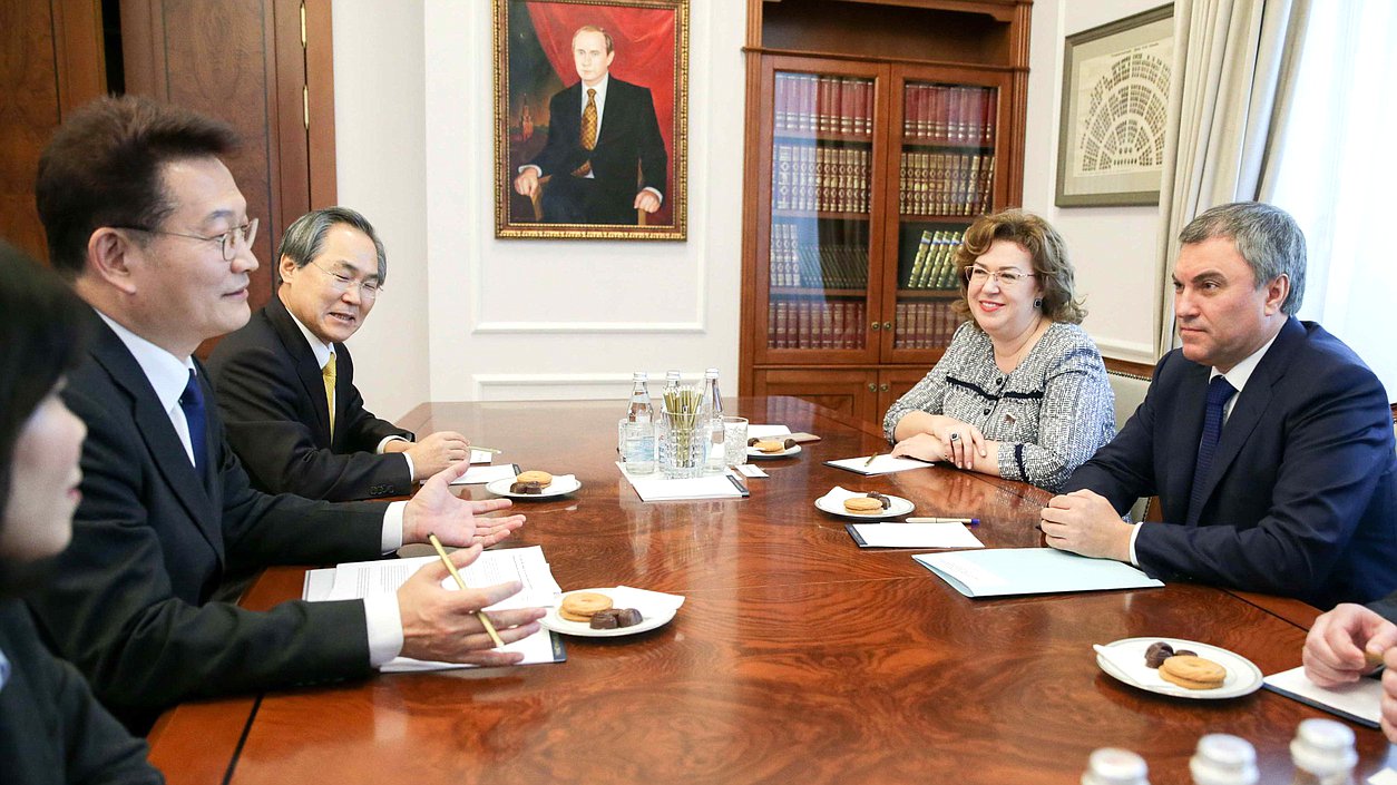 Встреча Председателя ГД Вячеслава Володина с Председателем комитета по северному экономическому сотрудничеству при Президенте Республики Корея Сон Ён Гилем