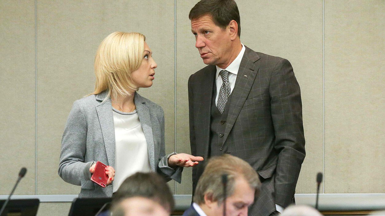 Председатель Комитета по экологии и охране окружающей среды Ольга Тимофеева и первый заместитель Председателя Государственной Думы Александр Жуков