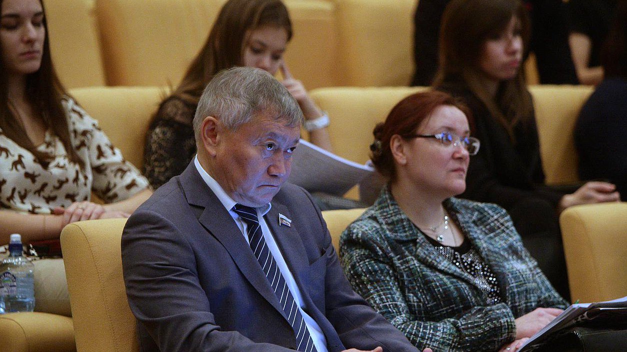 Парламентские слушания Комитета Государственной Думы по природным ресурсам, природопользованию и экологии на тему "Совершенствование правового регулирования в области развития системы особо охраняемых природных территорий Российской Федерации".