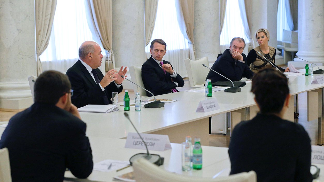    Председатель Государственной Думы Сергей Нарышкин провёл совместное заседание Совета по Культуре и попечительского совета Музея Фаберже.