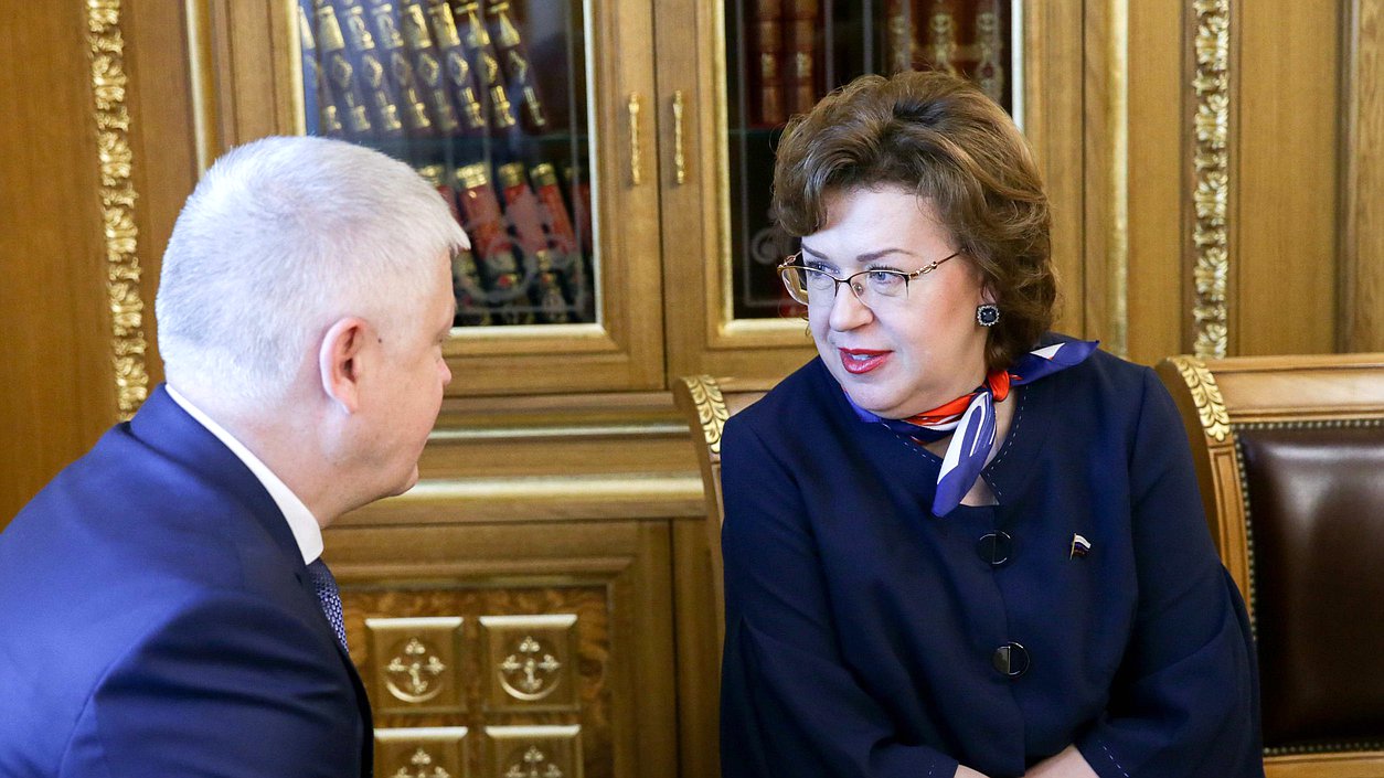 Chairman of the Committee on Security and Corruption Control Vasilii Piskarev and Deputy Speaker of the State Duma Olga Epifanova