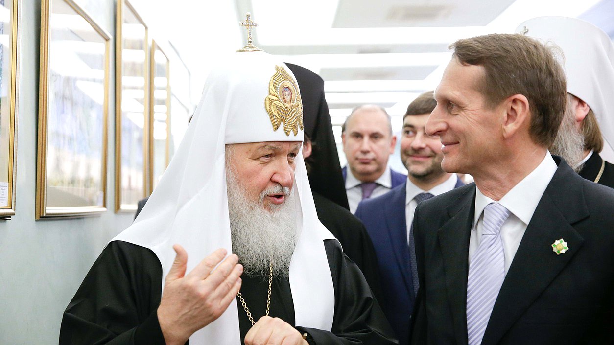 Встреча Святейшего Патриарха Московского и всея Руси Кирилла в Государственной Думе.  Осмотр выставки.