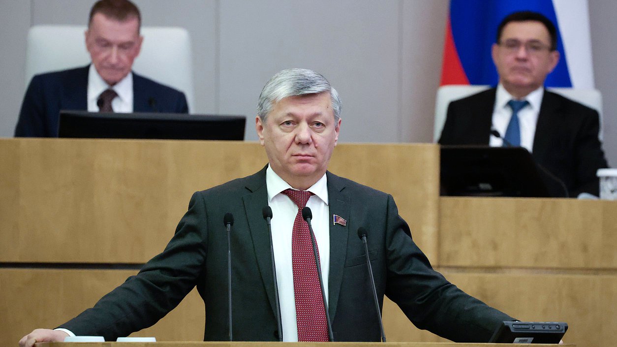 Член фракции КПРФ Дмитрий Новиков