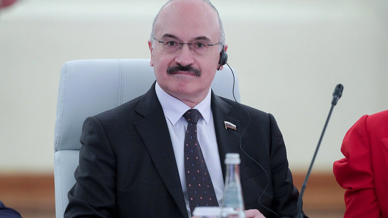 Председатель Комитета по науке и высшему образованию Сергей Кабышев