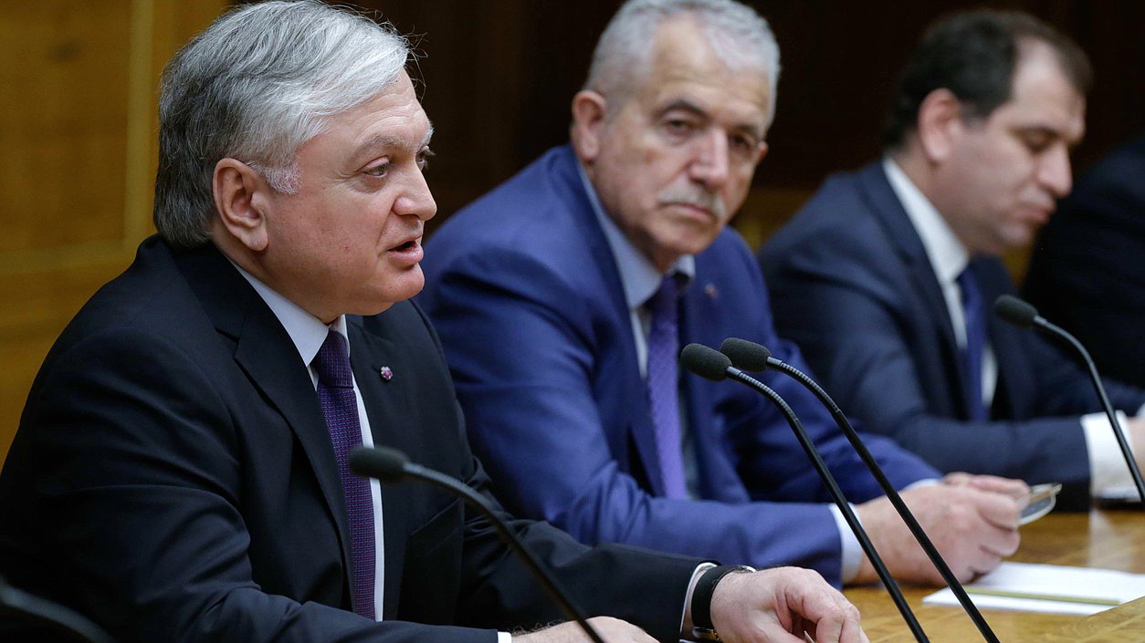 Встреча Председателя Государственной Думы Федерального Собрания Российской Федерации С.Е. Нарышкина с Министром иностранных дел Республики Армения Э.А. Налбандяном.