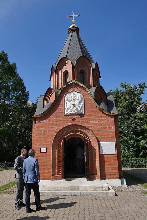 Памятная церемония возложения венка и цветов к обелиску «Павшим в Мировой войне 1914-1918 годов» и к могиле великого князя Николая Николаевича в часовне Спаса Преображения