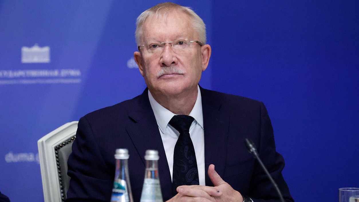 Председатель Комитета по контролю Олег Морозов