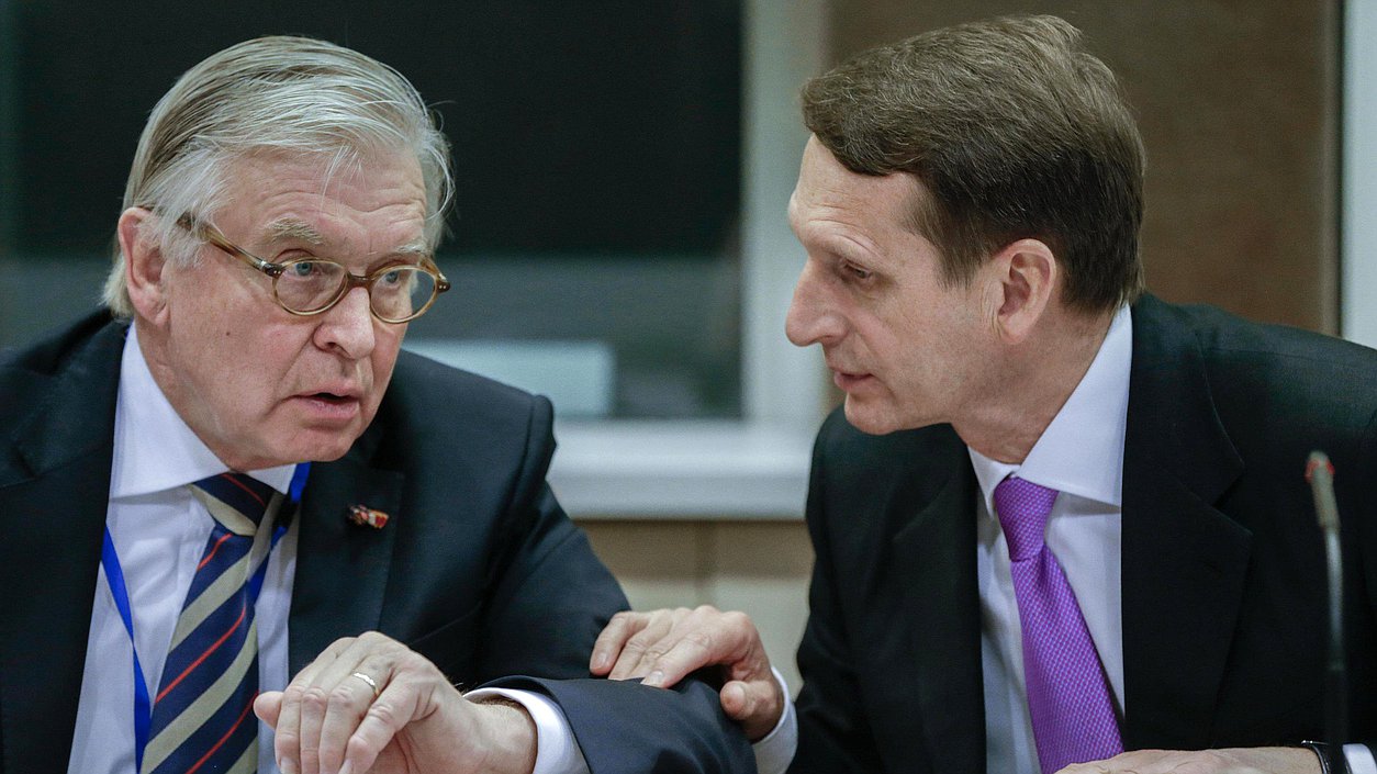 Круглый стол на тему: "Восстановление доверия в Европе: роль парламентских институтов".