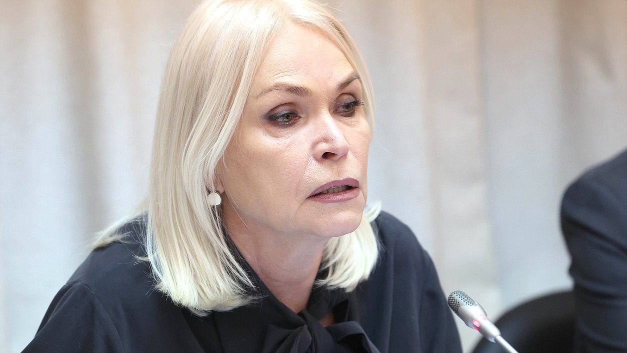 Председатель Комитета по просвещению Ирина Белых