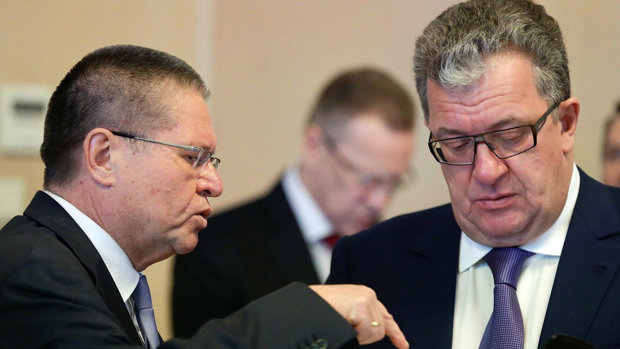 Встреча министров правительства РФ в Гербовом зале перед выступлением Премьер-министра РФ Дмитрия на пленарном заседании в Государственной Думе РФ.