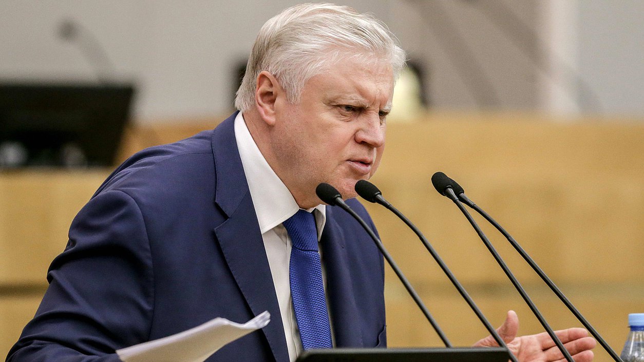 Руководитель фракции «Справедливая Россия» Сергей Миронов во время парламентских слушаний