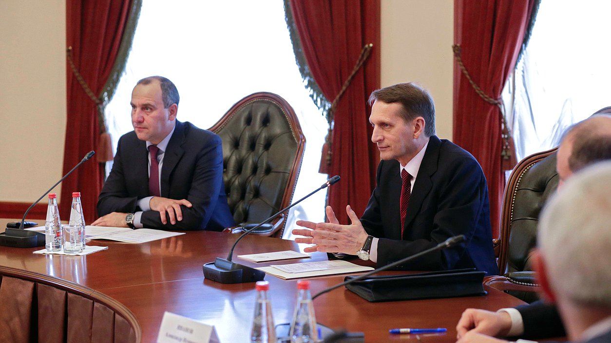   Встреча Сергея Нарышкина с главой Карачаево-Черкесской Республики Рашидом Темрезовым и членами Народного Собрания (Парламента) Карачаево-Черкесской Республики.